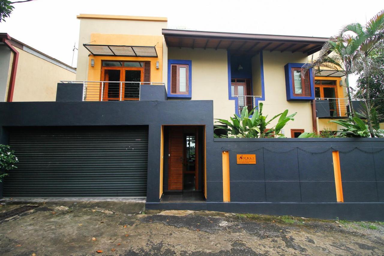 Oyo 437 Amali Residence Nugegoda Exteriör bild
